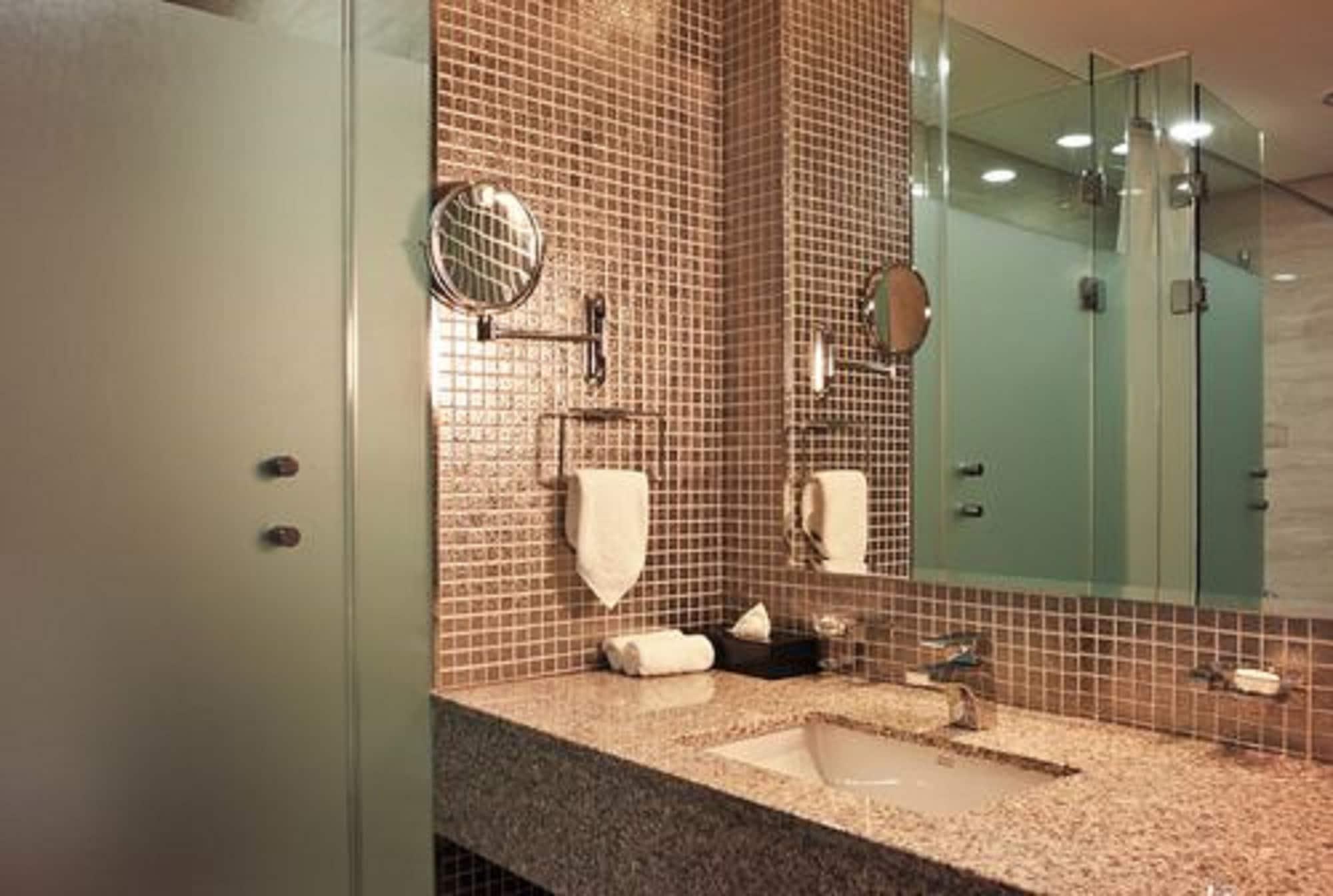 Stanford Hotel 4*