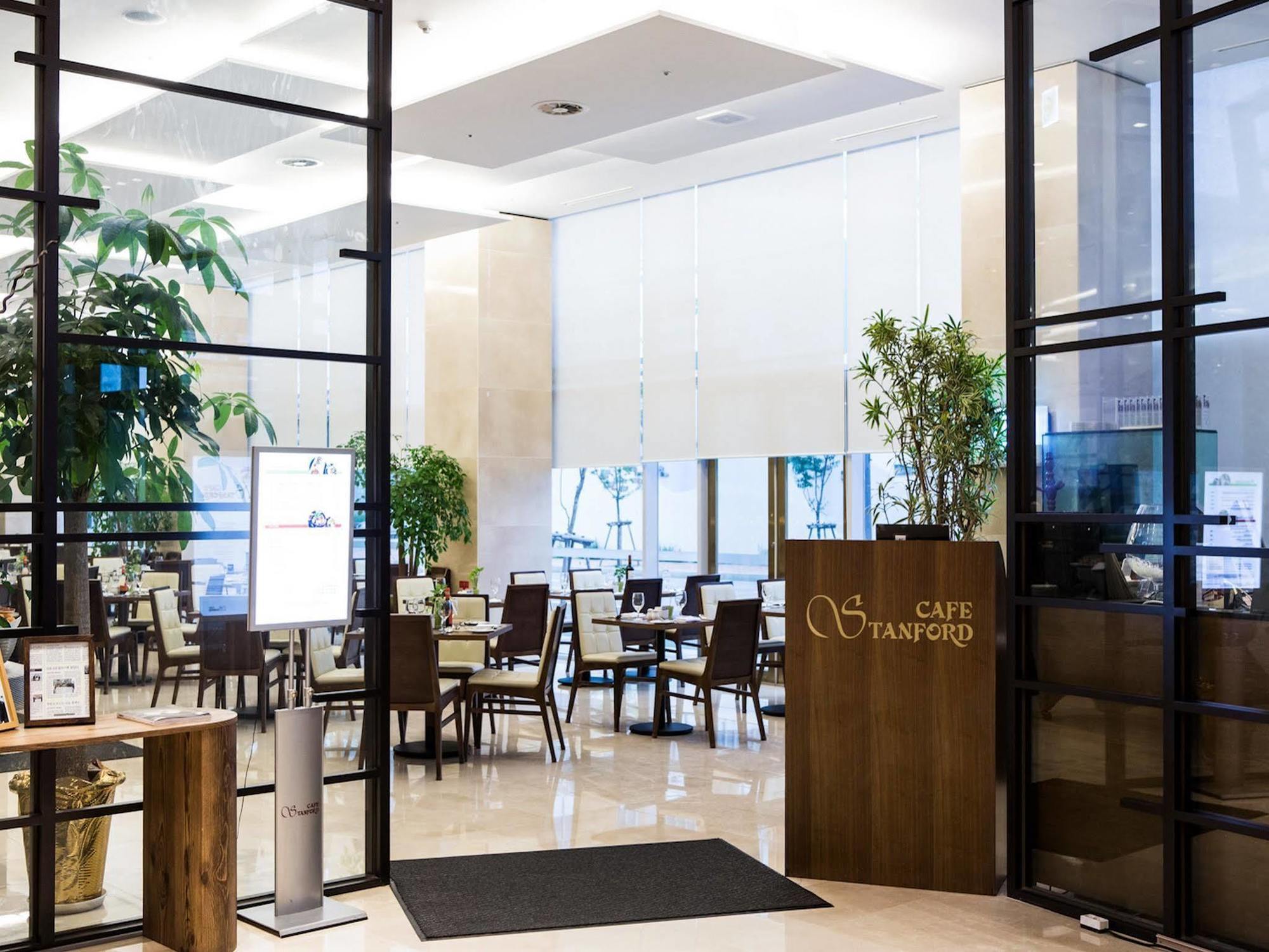 Stanford Hotel 4*